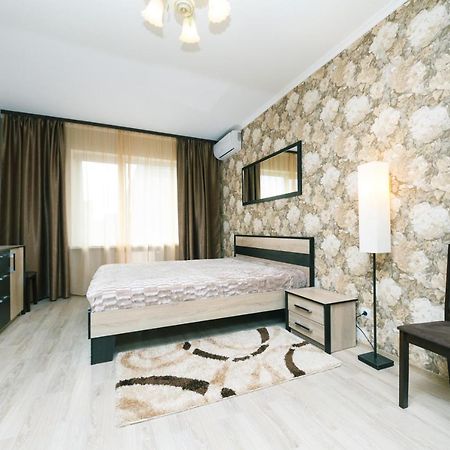 Poznyaky Apartments Patriotika Kiev Exterior foto