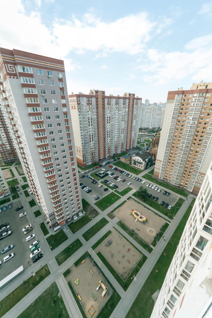Poznyaky Apartments Patriotika Kiev Exterior foto