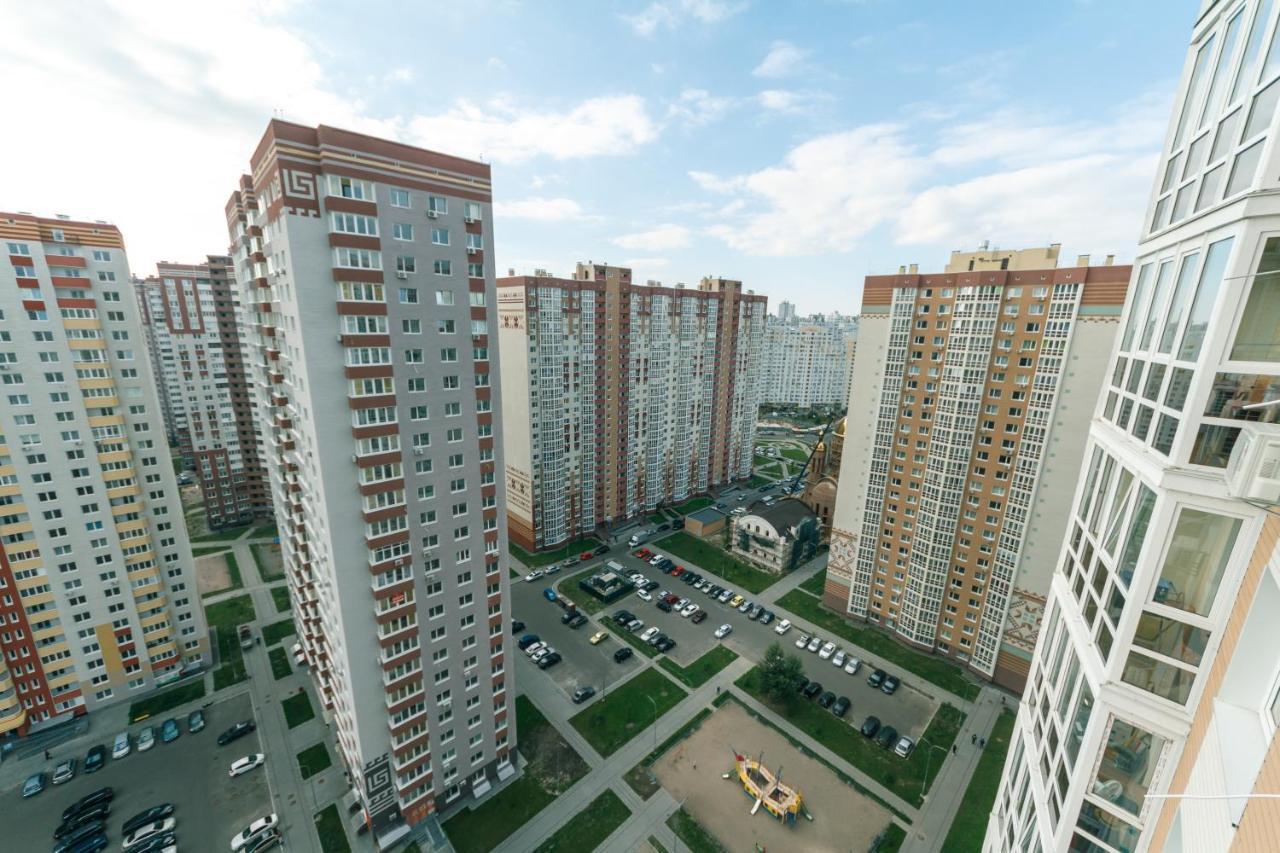 Poznyaky Apartments Patriotika Kiev Exterior foto