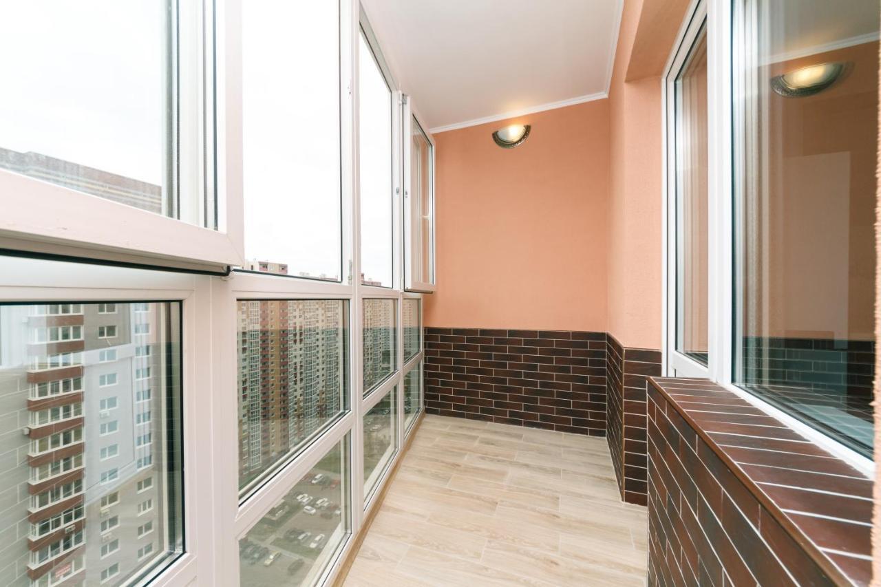 Poznyaky Apartments Patriotika Kiev Exterior foto