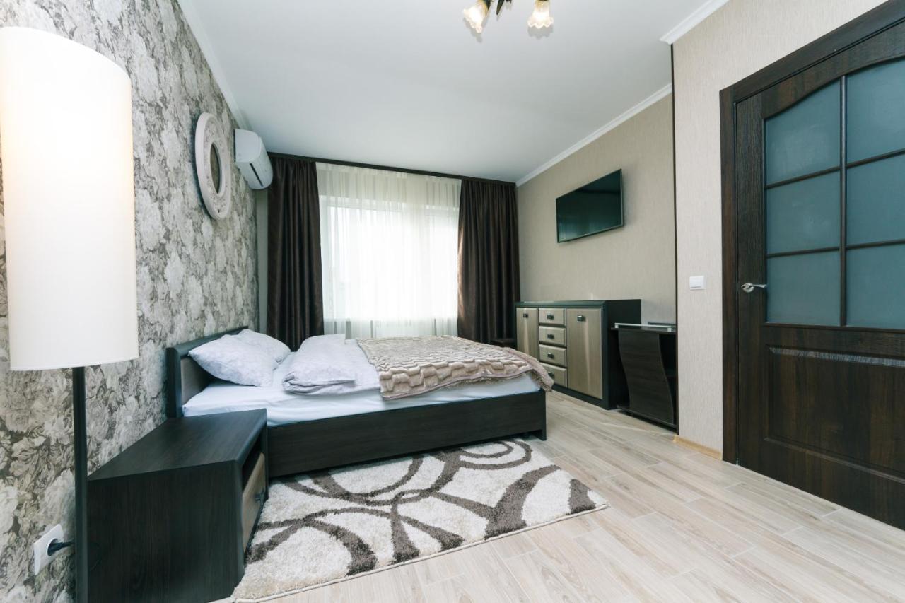 Poznyaky Apartments Patriotika Kiev Exterior foto